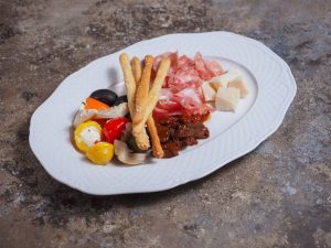 Read more about the article Итальянская традиция антипасти: вкусное путешествие по регионам