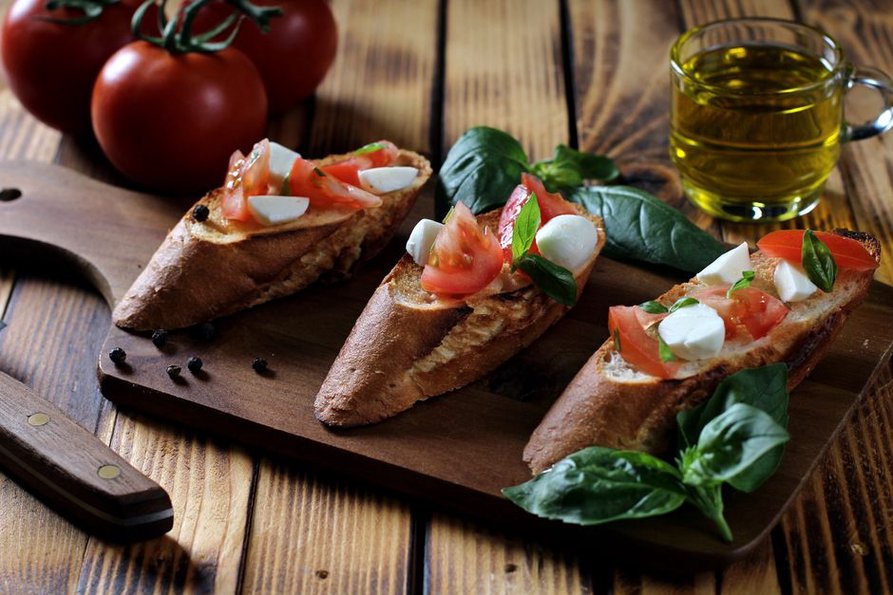 Read more about the article Итальянская летняя кухня: панцанелла, капоната, паста и рыба