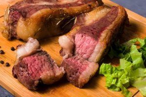 Read more about the article Итальянские мясные блюда: от флорентийского стейка до оссобуко