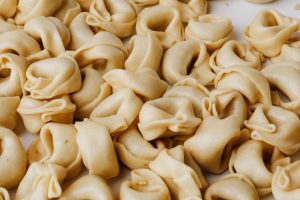 Read more about the article Тортеллини в бульоне: праздничный рецепт и тонкости подачи